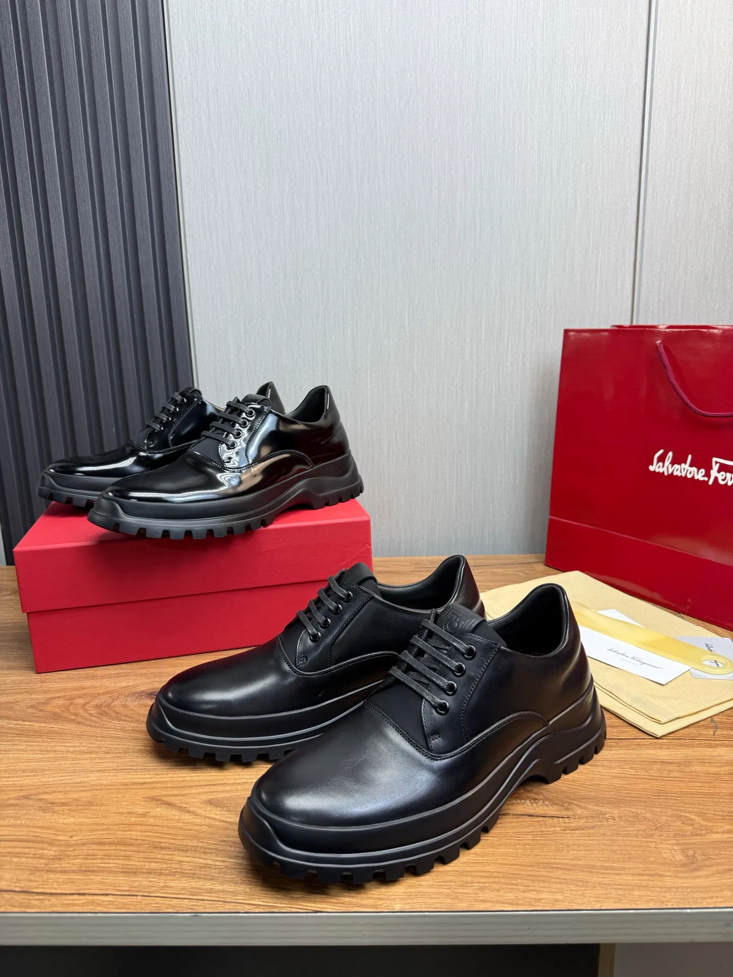 Men's shoes 💰880💰 Ferragamo. [Ferragamo] Men's Loaf leather shoes, the latest hot style, 1:1 original purchase quality, top quality, imported open-edge beaded cowhide leather on the upper, hand-made three-dimensional stitching highlights the round toe design, the inner feet are made of imported cowhide, with original wear-resistant rubber outsole, matching code 39-44, (38, 45 custom-made, non-refundable)